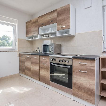 Plaza Ab Apartment Vir Exterior photo